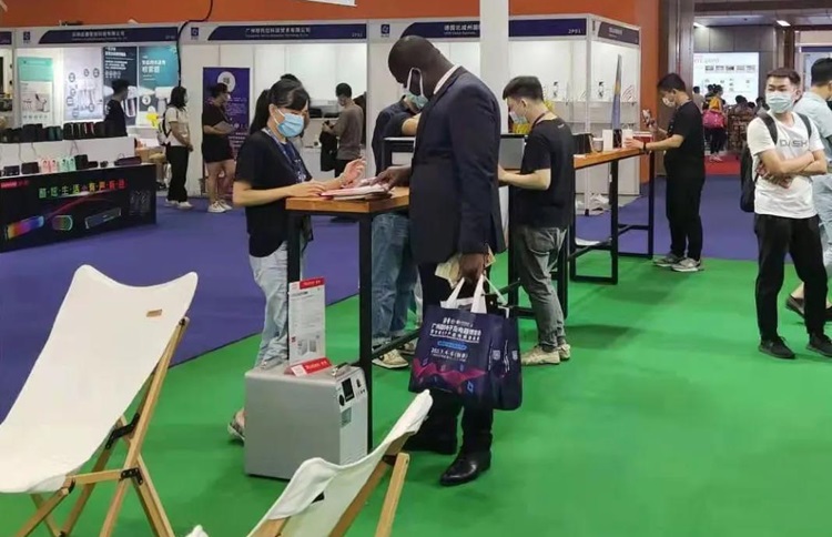 Yoobao giới thiệu các trạm phát điện di động công suất 100W-2000W tại triển lãm IEAE 2021