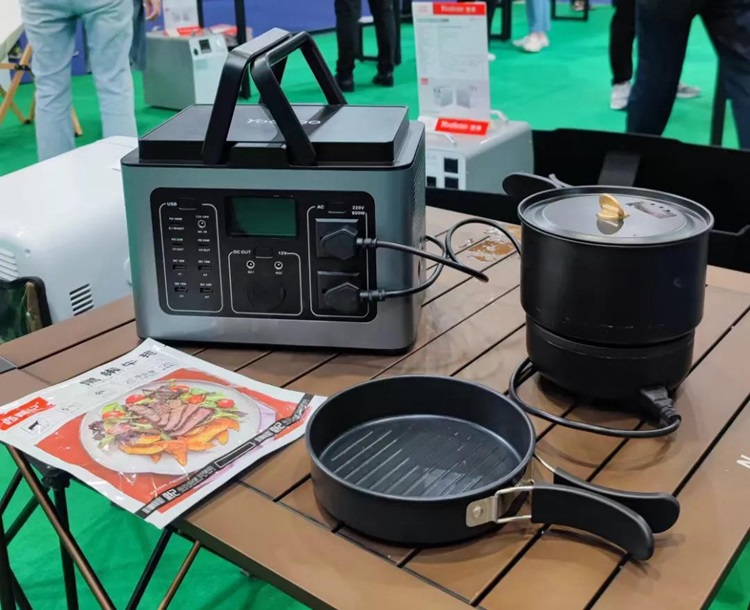Yoobao giới thiệu các trạm phát điện di động công suất 100W-2000W tại triển lãm IEAE 2021