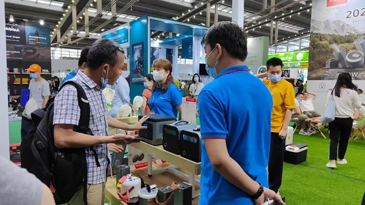 Khai mạc triển lãm thể thao ngoài trời quốc tế Thâm Quyến, Yoobao ra mắt trạm sạc dự phòng mới